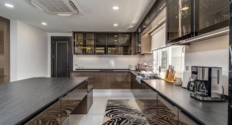 Casa en venta de 7 habitaciones en Bang Lamung, Chonburi