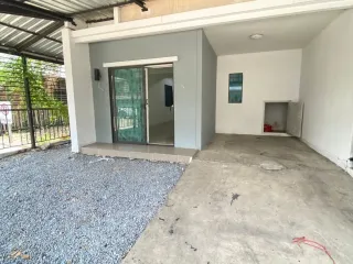 For rent 3 bed townhouse in Sam Phran, Nakhon Pathom