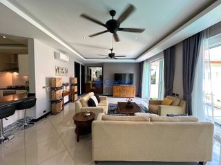 For rent 4 Beds house in Bang Lamung, Chonburi
