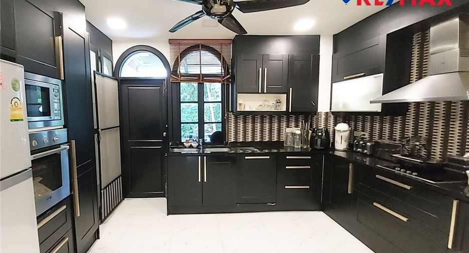 À vendre 5 chambres maison à East Pattaya, Pattaya
