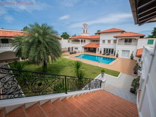 Haus zum Kauf mit 6 Zimmer in Bang Lamung, Chonburi