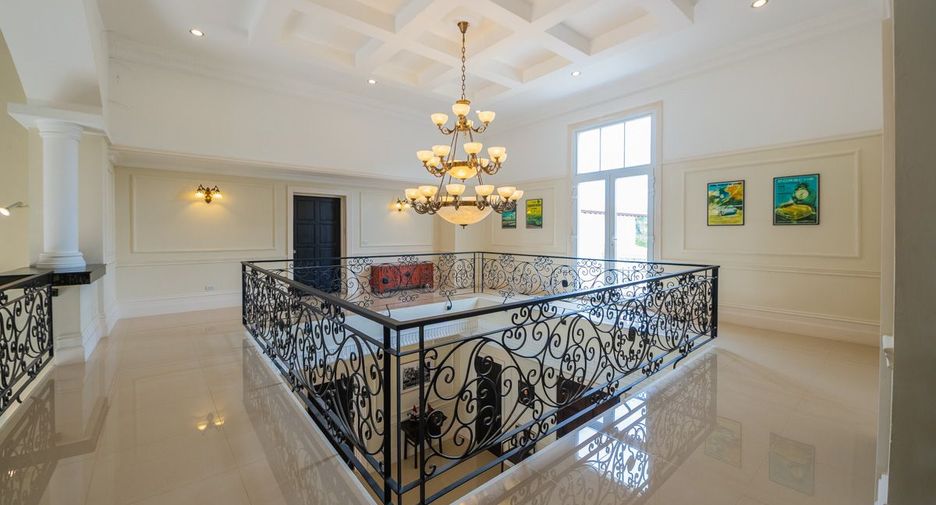 Haus zum Kauf mit 6 Zimmer in Bang Lamung, Chonburi