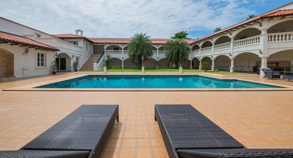 Haus zum Kauf mit 6 Zimmer in Bang Lamung, Chonburi