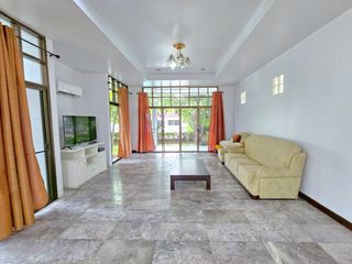 For rent 4 bed house in Huai Khwang, Bangkok