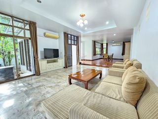 For rent 4 bed house in Huai Khwang, Bangkok