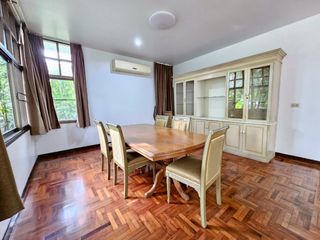 For rent 4 bed house in Huai Khwang, Bangkok
