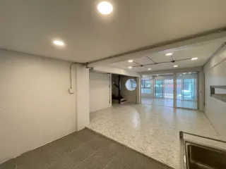 For rent 5 Beds office in Khlong Toei, Bangkok
