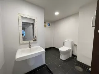 For rent 5 Beds office in Khlong Toei, Bangkok