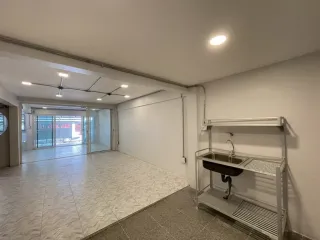 For rent 5 Beds office in Khlong Toei, Bangkok