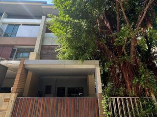 For sale 3 bed townhouse in Pak Kret, Nonthaburi