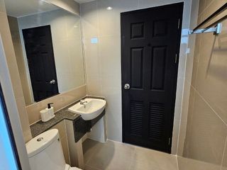 For sale 1 Beds condo in Huai Khwang, Bangkok