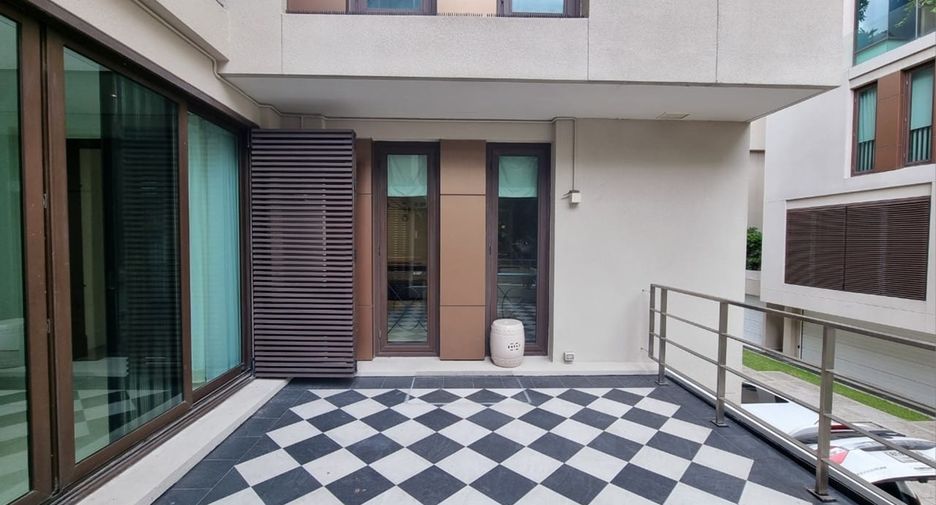 Condo en venta de 3 habitaciones en Yan Nawa, Bangkok