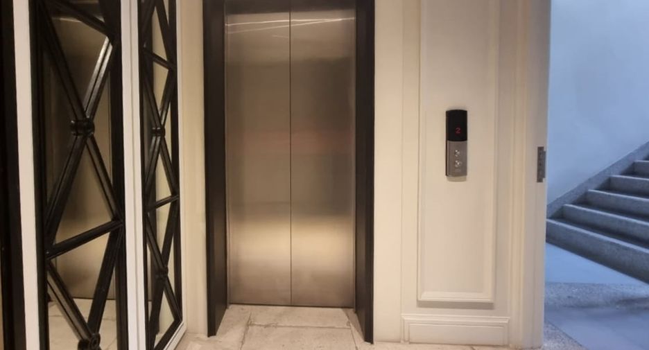 Condo en venta de 3 habitaciones en Yan Nawa, Bangkok