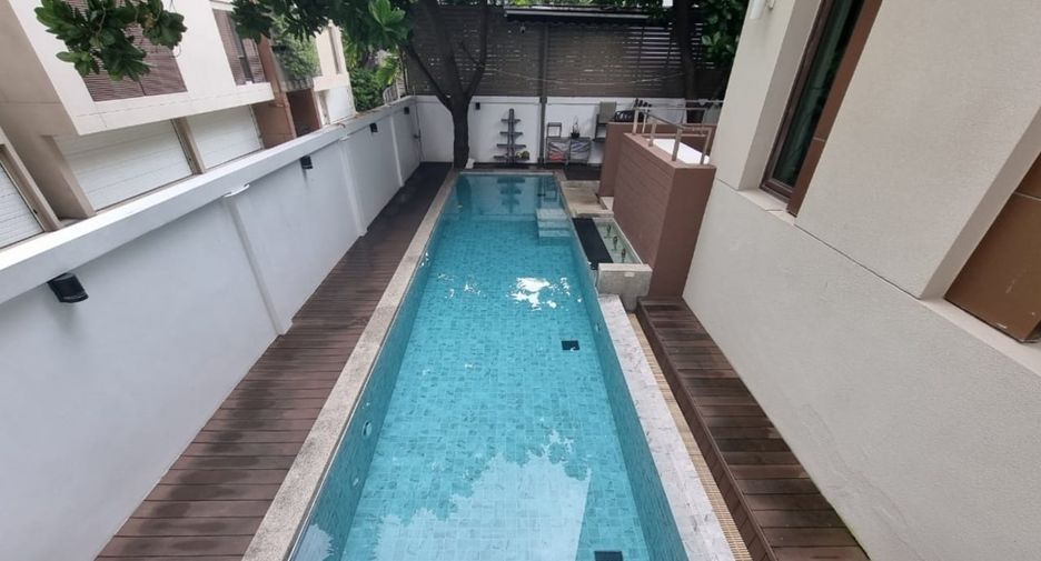Condo en venta de 3 habitaciones en Yan Nawa, Bangkok