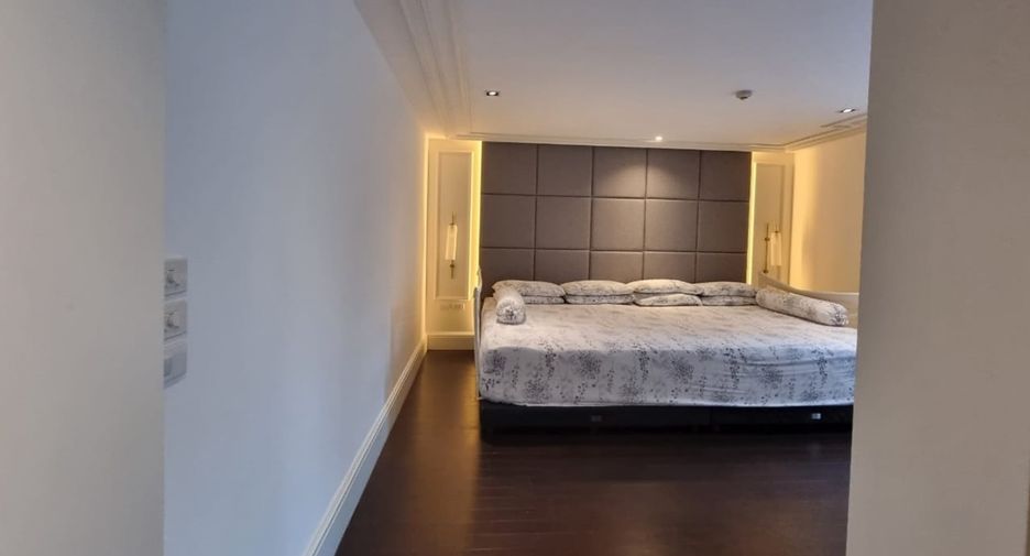 Condo en venta de 3 habitaciones en Yan Nawa, Bangkok