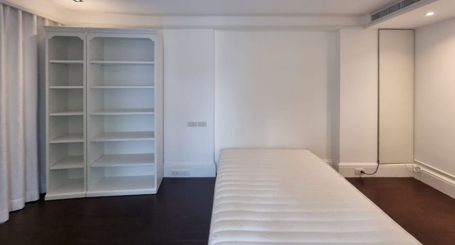 Condo en venta de 3 habitaciones en Yan Nawa, Bangkok
