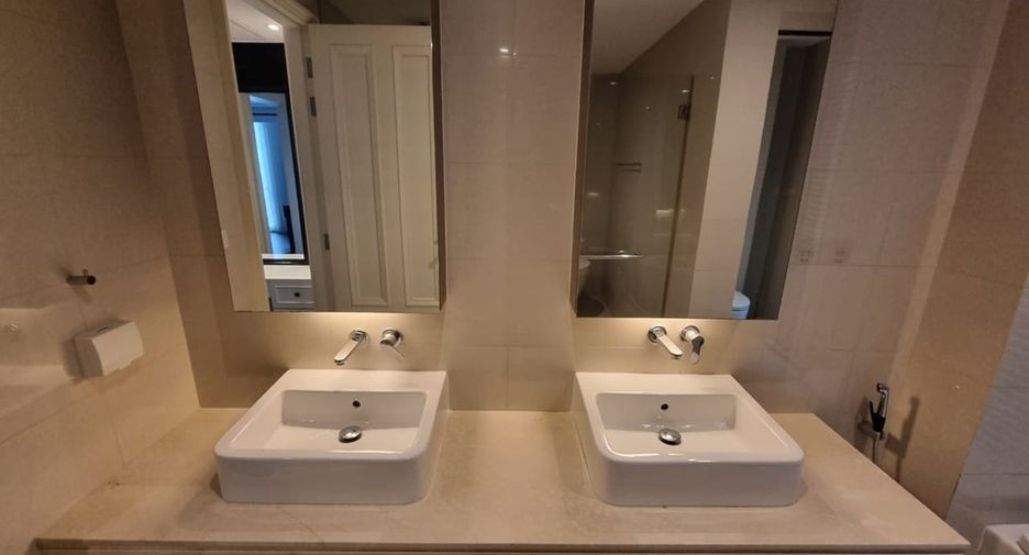 Condo en venta de 3 habitaciones en Yan Nawa, Bangkok