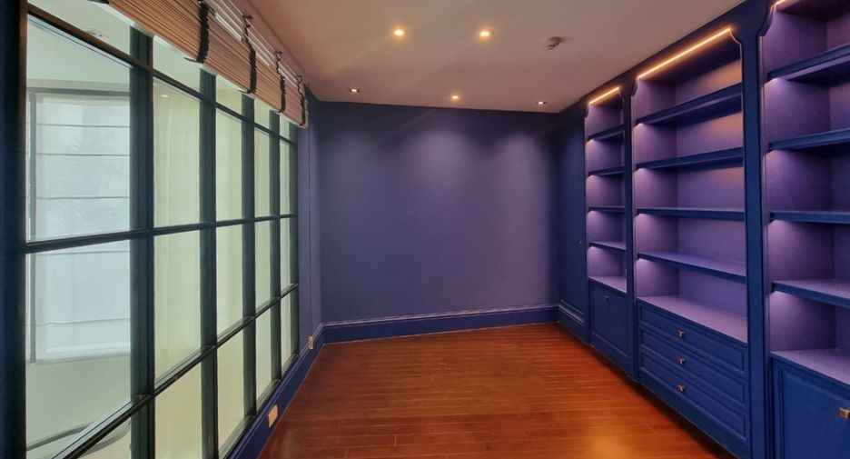 Condo en venta de 3 habitaciones en Yan Nawa, Bangkok