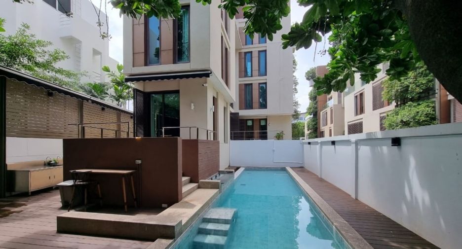 Condo en venta de 3 habitaciones en Yan Nawa, Bangkok