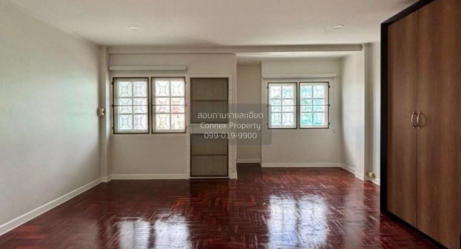 For rent 4 bedrooms townhouse in Bang Phli, Samut Prakan