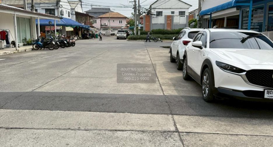 For sale 3 bedrooms townhouse in Khlong Luang, Pathum Thani