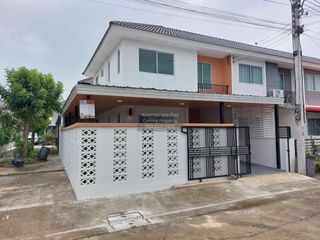 À vendre 3 chambres maison de ville à Mueang Pathum Thani, Pathum Thani