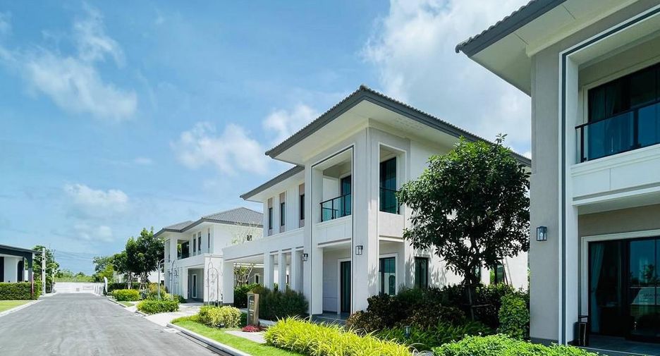 For sale 4 bedrooms house in Sattahip, Chonburi