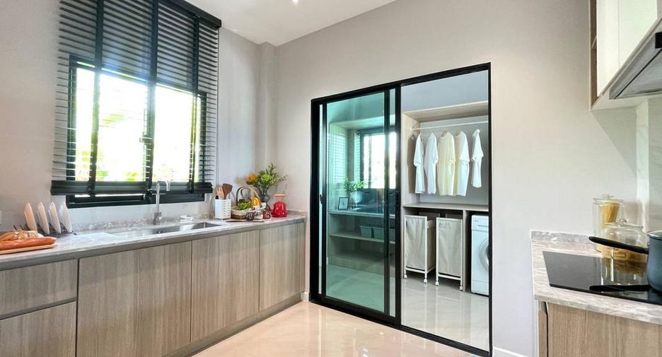 For sale 4 bedrooms house in Sattahip, Chonburi