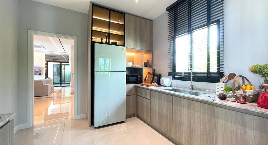 For sale 4 bedrooms house in Sattahip, Chonburi