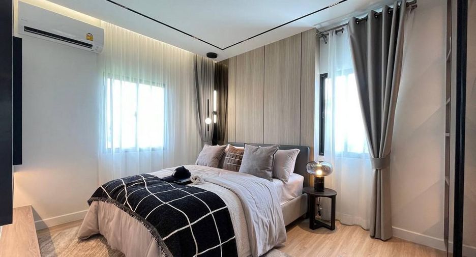 For sale 4 bedrooms house in Sattahip, Chonburi