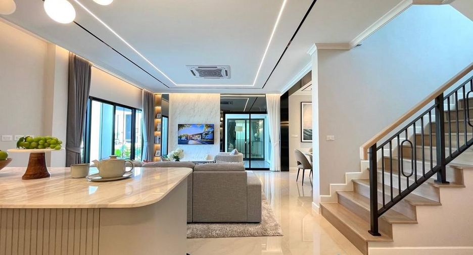 For sale 4 bedrooms house in Sattahip, Chonburi