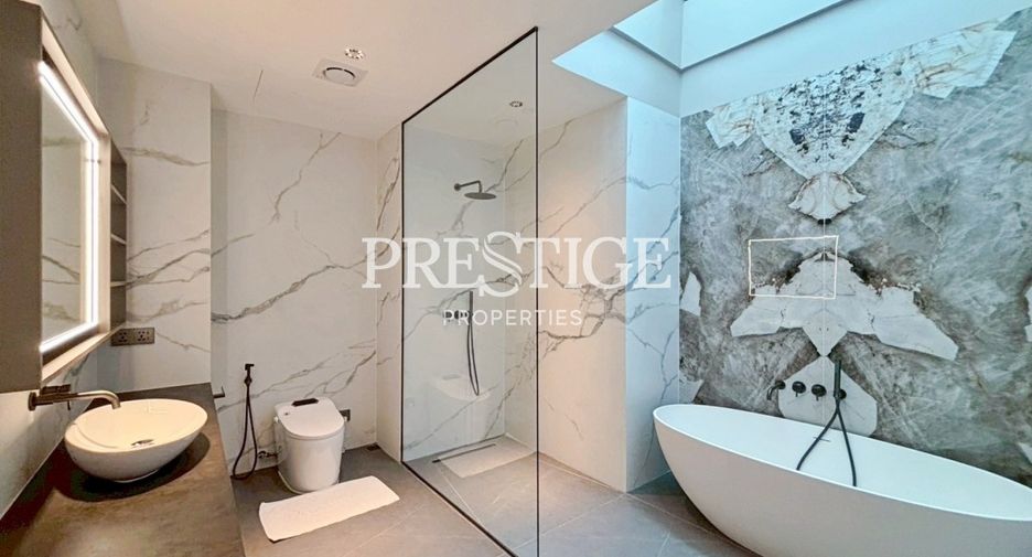 For sale 6 ベッドルーム house in Sattahip, Chonburi