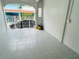 For sale 2 bed townhouse in Mueang Surat Thani, Surat Thani