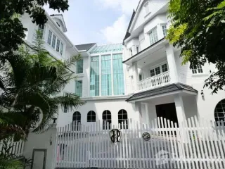 For rent 7 Beds villa in Mueang Samut Prakan, Samut Prakan