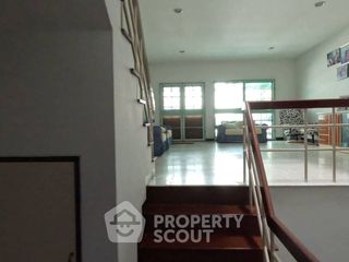 For sale 4 bed townhouse in Khlong Toei, Bangkok
