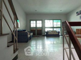 For sale 4 bed townhouse in Khlong Toei, Bangkok