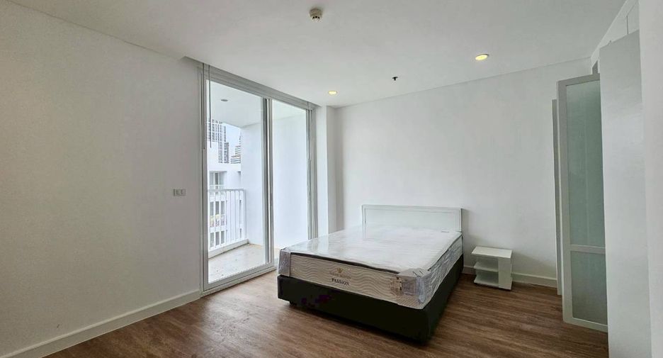 For rent 4 bedrooms condo in Watthana, Bangkok