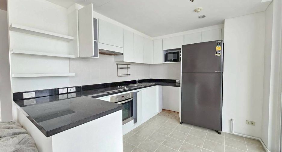 For rent 4 bedrooms condo in Watthana, Bangkok