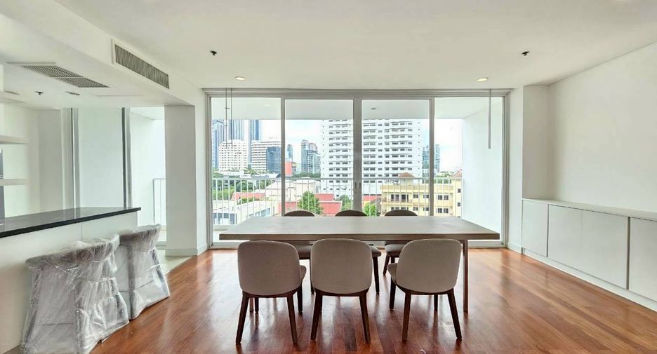 For rent 4 bedrooms condo in Watthana, Bangkok