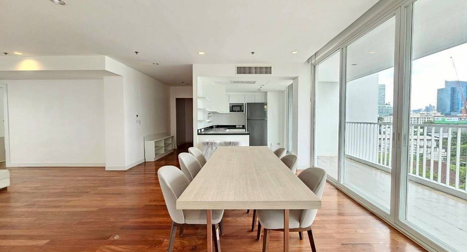For rent 4 bedrooms condo in Watthana, Bangkok