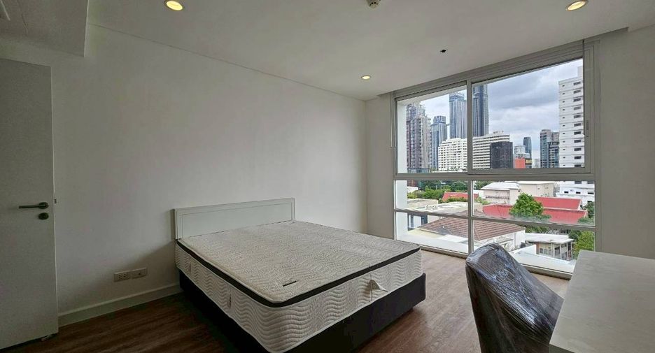For rent 4 bedrooms condo in Watthana, Bangkok