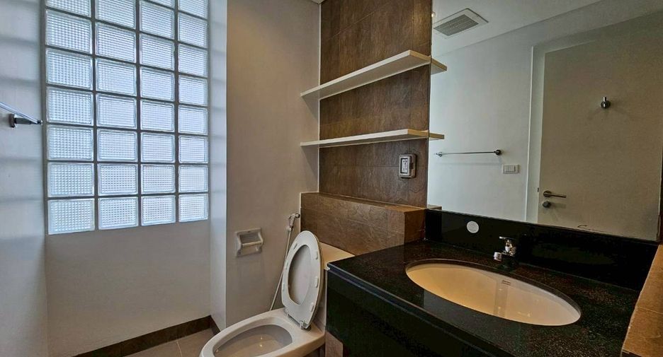 For rent 4 bedrooms condo in Watthana, Bangkok