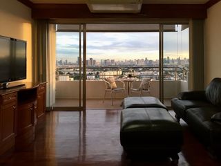 For sale 2 bed condo in Wang Thonglang, Bangkok