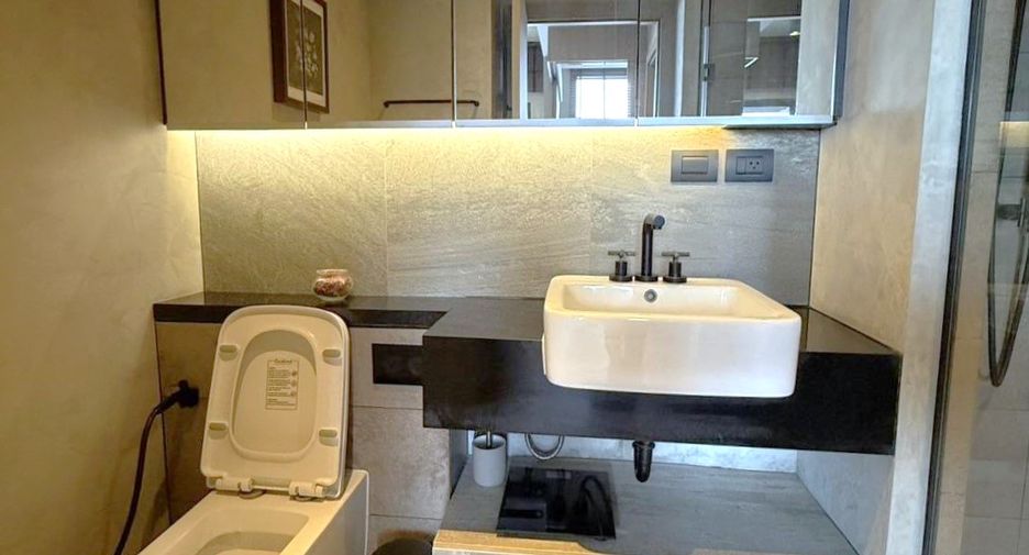 For rent 2 ベッドルーム condo in Watthana, Bangkok