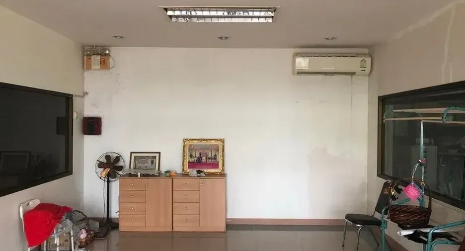 À vendre entrepôt à Lam Luk Ka, Pathum Thani