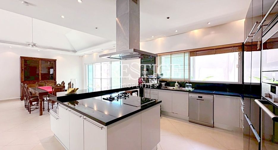 For sale 4 bedrooms house in Bang Lamung, Chonburi