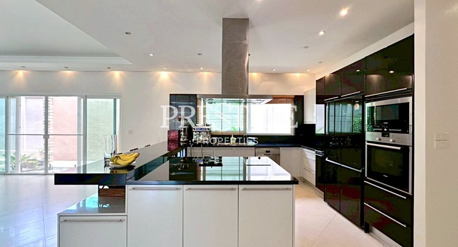 For sale 4 bedrooms house in Bang Lamung, Chonburi