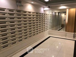 For sale 1 bed condo in Pom Prap Sattru Phai, Bangkok
