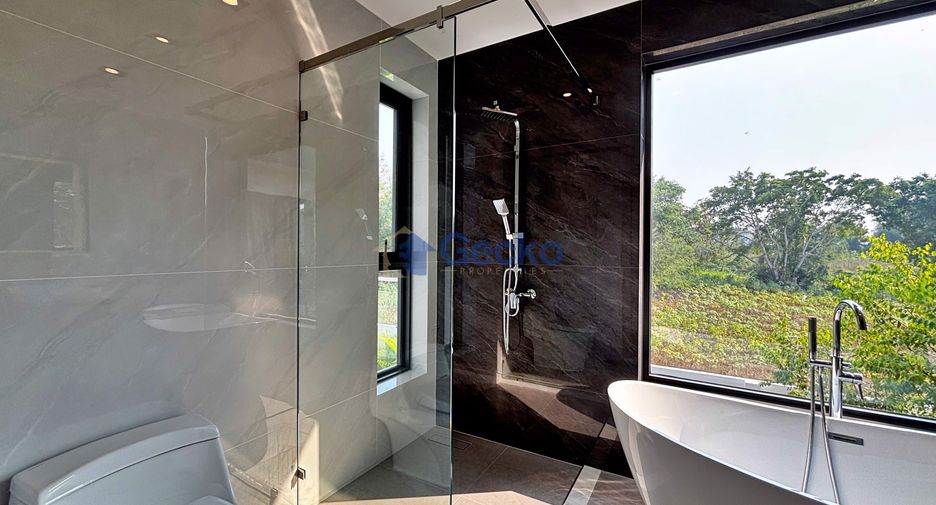 For sale 5 bedrooms house in Bang Lamung, Chonburi