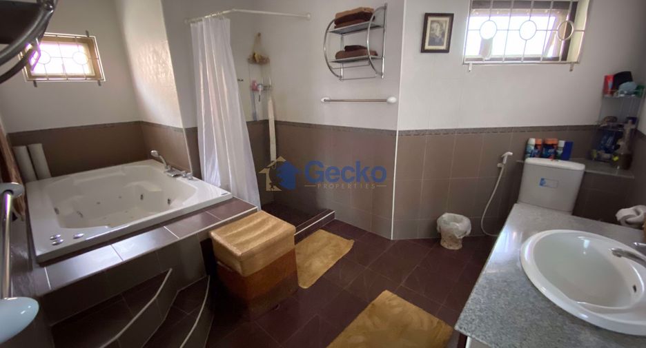 For rent and for sale 4 bedrooms house in Bang Lamung, Chonburi